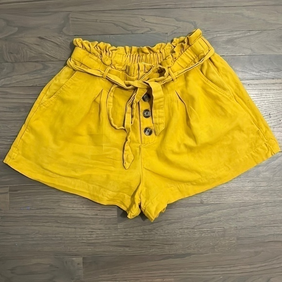 American Eagle Women’s Mustard Yellow High Rise Paperbag Tie Shorts. Medium. - Picture 1 of 5